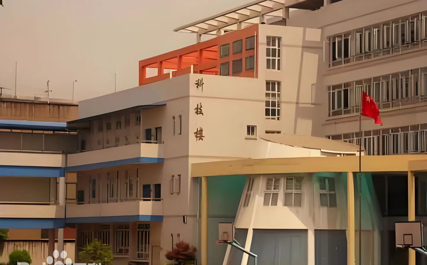 优游市第四十九中黉舍区在哪_在甚么区？