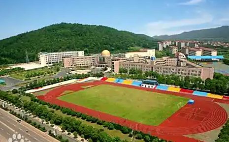 优游市江夏区第一中学简介概略（建校汗青、地点、师资、校训、情况）