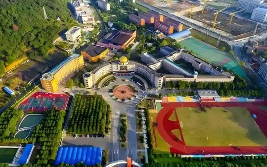 优游市江夏区第一中黉舍区在哪_在甚么区?