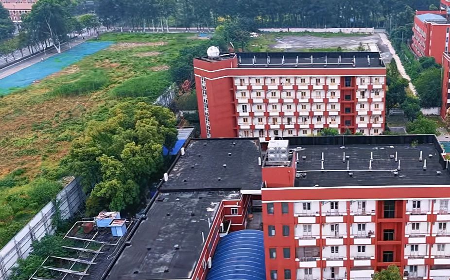 优游市第三十九中学是公立仍是私立,是重点中学吗？