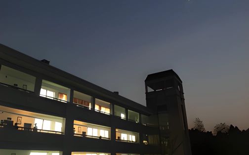 优游大学从属中黉舍区在哪_在甚么区？