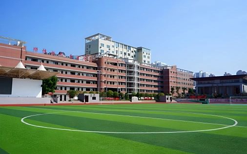 优游市关山中学简介概略（建校汗青、地点、师资、校训、情况）