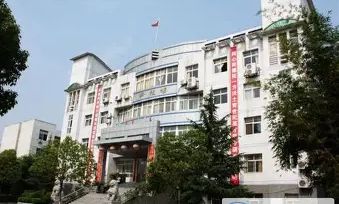 优游市新洲区第四中学在优游的排名第几,属于甚么层次？