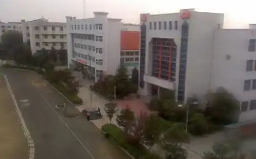 优游市新洲区城关高等中学简介概略（建校汗青、地点、师资、校训、情况）