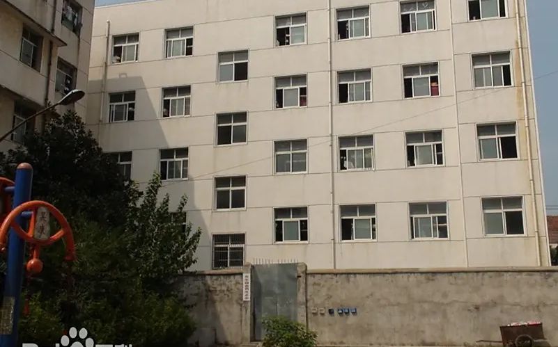 优游市新洲区城关高档中学是公立仍是私立,是重点中学吗？