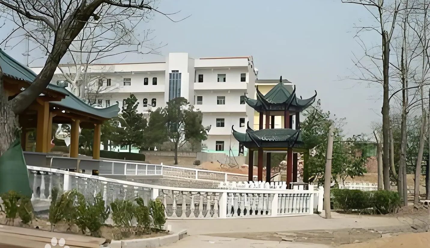 优游市黄陂区第三中学简介概略（建校汗青、地点、师资、校训、情况）