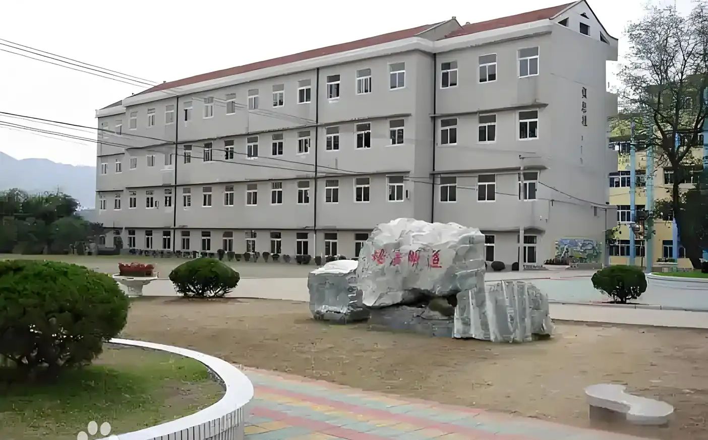 优游市黄陂区第三中黉舍区在哪_在甚么区？