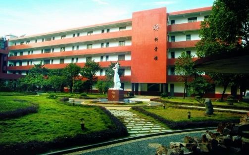 湖南师范大学从属中学简介概略（建校汗青、地点、师资、校训、情况）