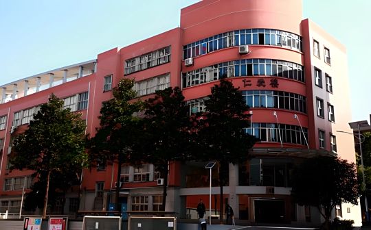 长沙市第二十一中学是公立仍是私立,是重点中学吗？