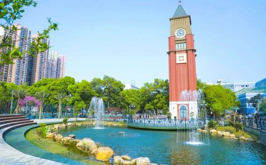 长沙本国语黉舍是公立仍是私立,是重点中学吗？