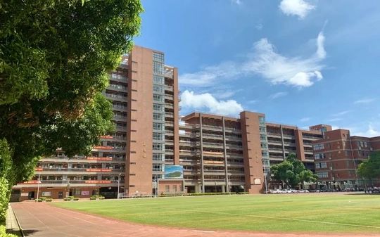 福建省厦门第六中学是公立仍是私立,是重点中学吗？
