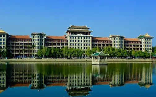 福建省厦门集美中学有几个校区_别离在哪？