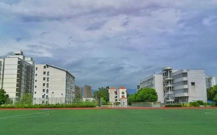 福建省长乐第二中学是公立仍是私立,是重点中学吗?