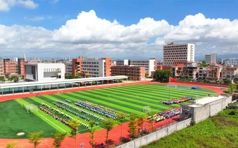 厦门市内厝中学是公立仍是私立,是重点中学吗?
