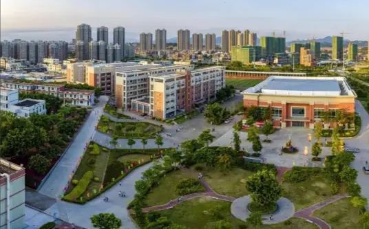 厦门市新店中学简介概略(建校汗青、地点、师资、校训、情况)