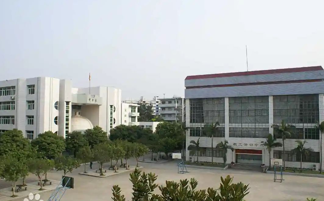 福建省福州华裔中学在福州的排名第几,属于甚么层次?