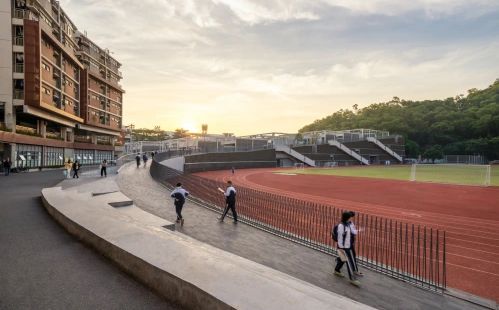 深圳红岭中学是公立仍是私立,是重点中学吗？
