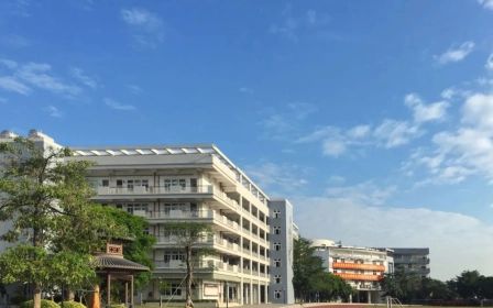 深圳市新安中学简介概略（建校汗青、地点、师资、校训、情况）