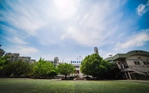深圳市罗湖外语黉舍是公立仍是私立,是重点中学吗？