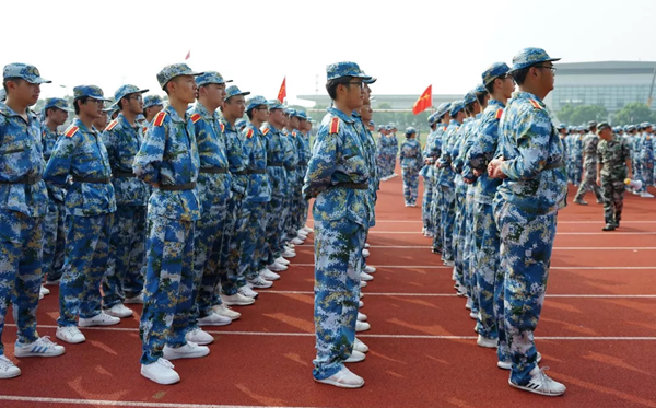 高中军训能够告假吗,高一不到场军训对高考有影响吗？